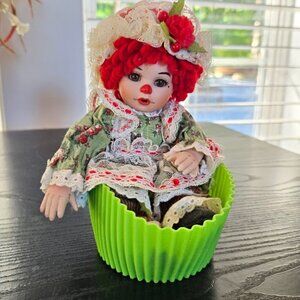 Marie Osmond Porcelain doll Rag A Muffin Christmas Morning , 8 inches 2007 #3554